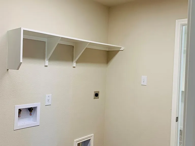 808 Fallbrook Dr — Photo 16
