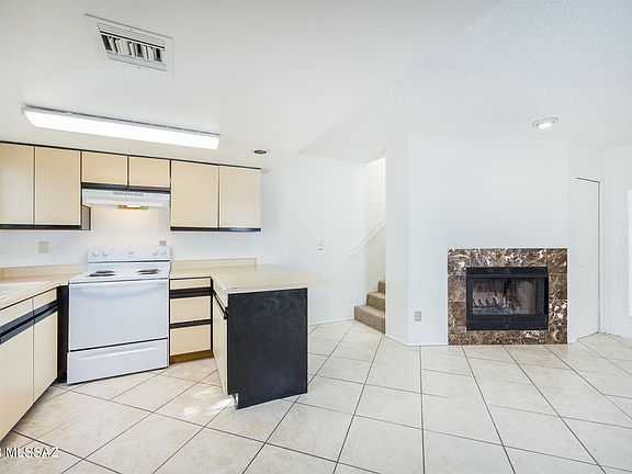 3rd image of 116 E Pastime Rd