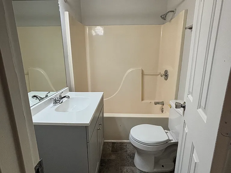 815 Woodlawn Ave — Photo 7