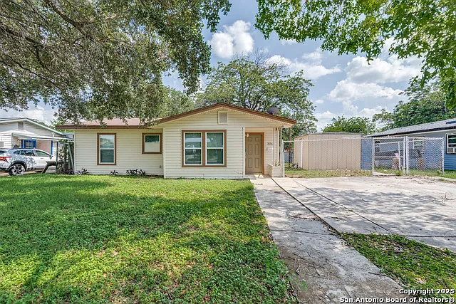 326 Sublett Dr — Photo 3