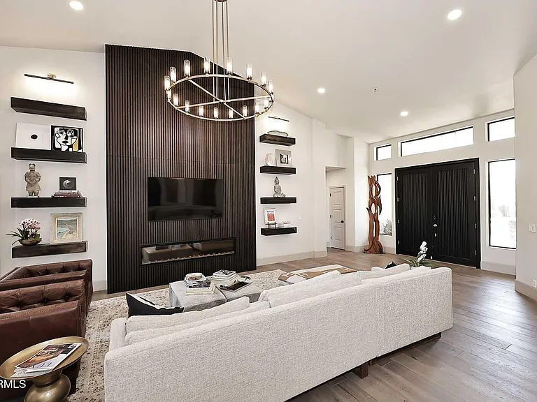 8334 E Jenan Dr — Photo 6