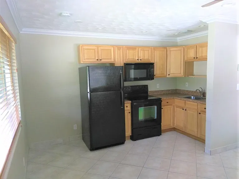 644 NE 16th Ave #1 — Photo 5