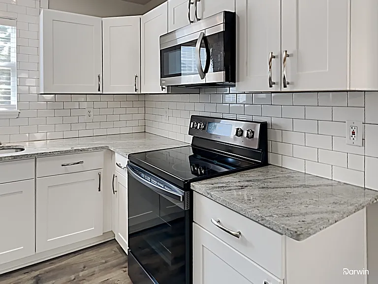 448 Courtland Dr — Photo 3