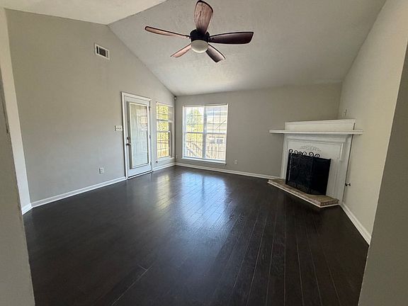 5th image of 304 Hazelnut Dr