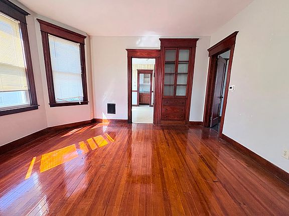 4th image of 70 Peck Ave #2
