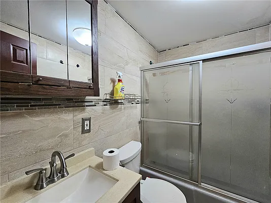 Rented by 18 REALTY | media 11