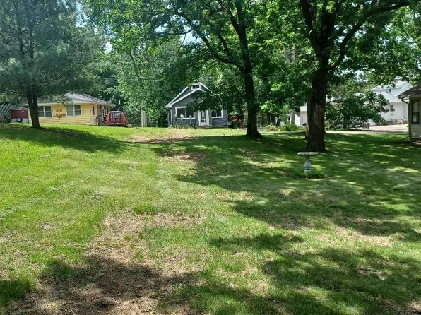 50X Mahtomedi Ave, Saint Paul, MN 55115