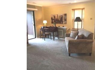 908 Raintree Ln, Malvern, PA 19355