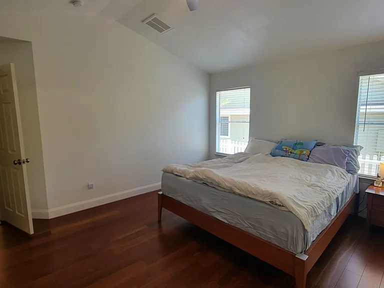 4210 Mather — Photo 16