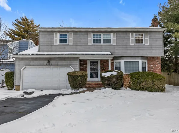 2538 Bradley Court, Merrick, NY 11566
