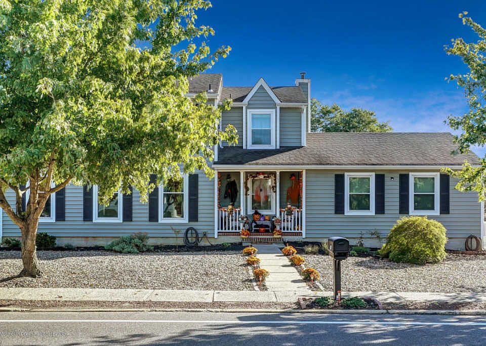 1st image of 563 Clifton Ave