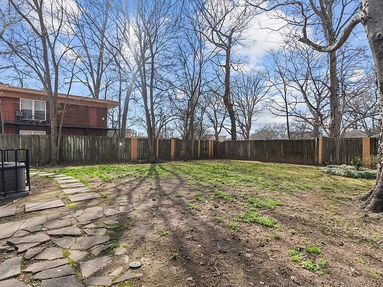227 N Willett St #103 — Photo 17