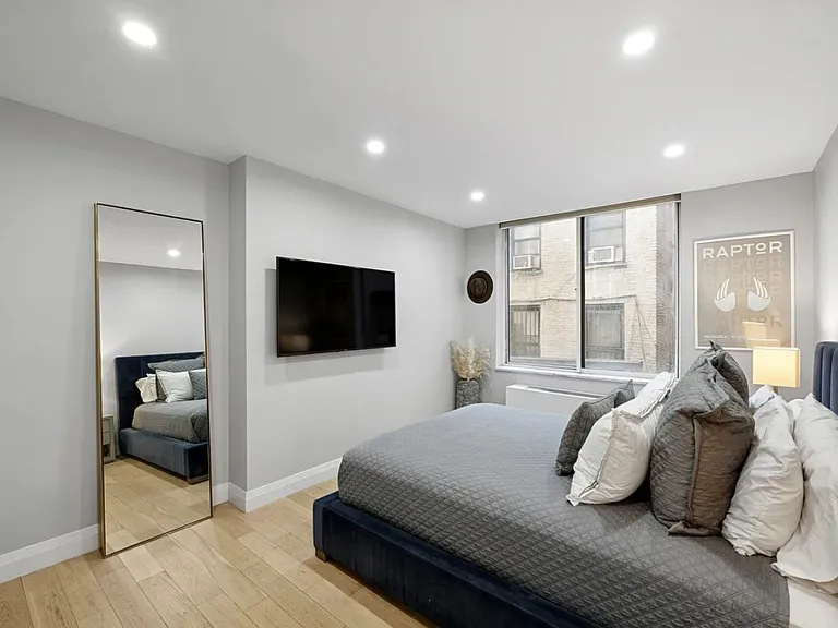 127 E 30th St #3B — Photo 6