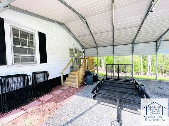 3rd image of 2615 Meadow Wood Trl