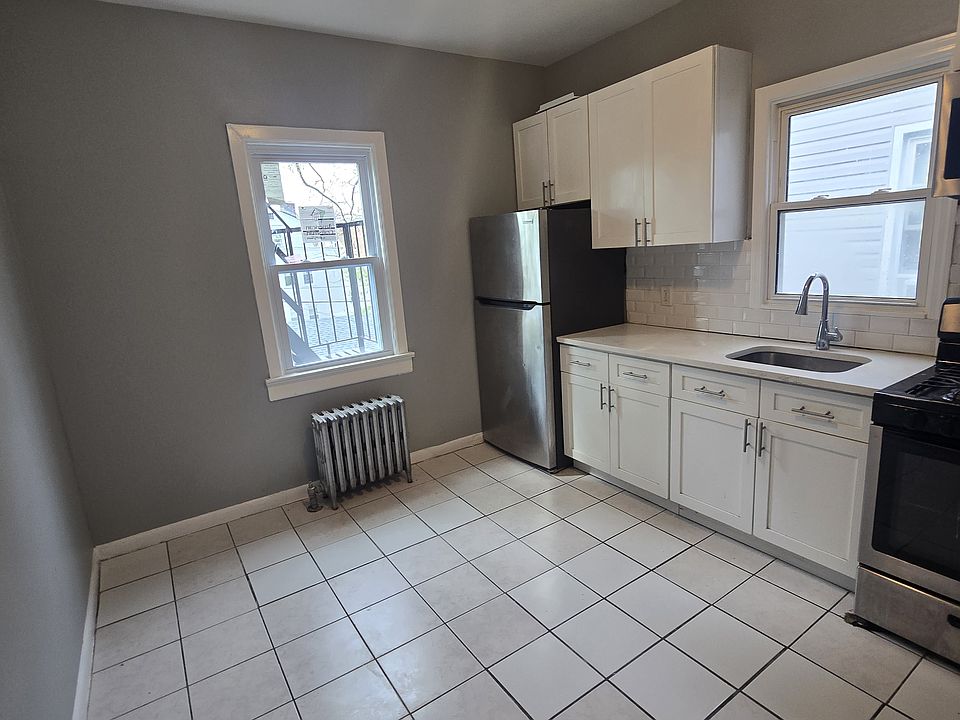 1st image of 325 N Grove St #G2