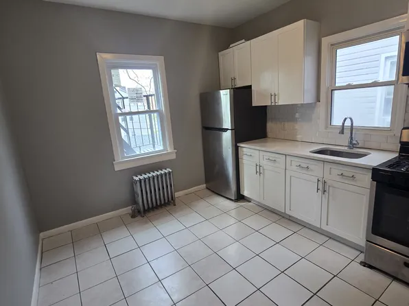 325 N Grove St, East Orange, NJ