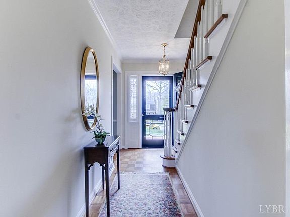 4th image of 3604 Surrey Ln