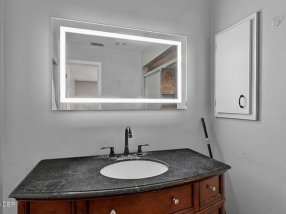 4th image of 874 Goldcoast Dr