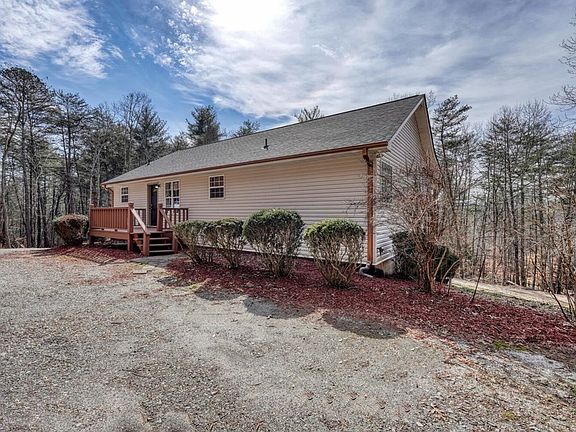 3rd image of 101 Kristina Ln