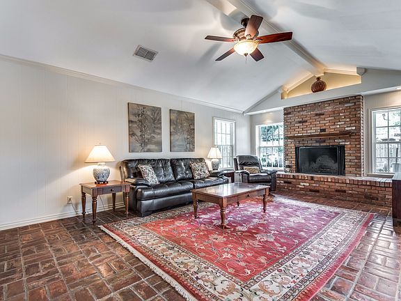 5th image of 4018 Courtshire Dr