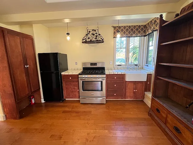 519 N Clementine St — Photo 8