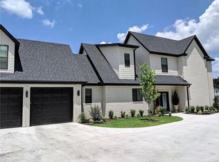 2897 N Chapel View Dr, Fayetteville, AR 72703