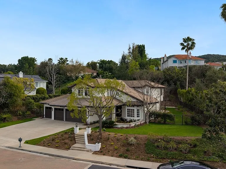 18500 Saint Moritz Dr — Photo 3