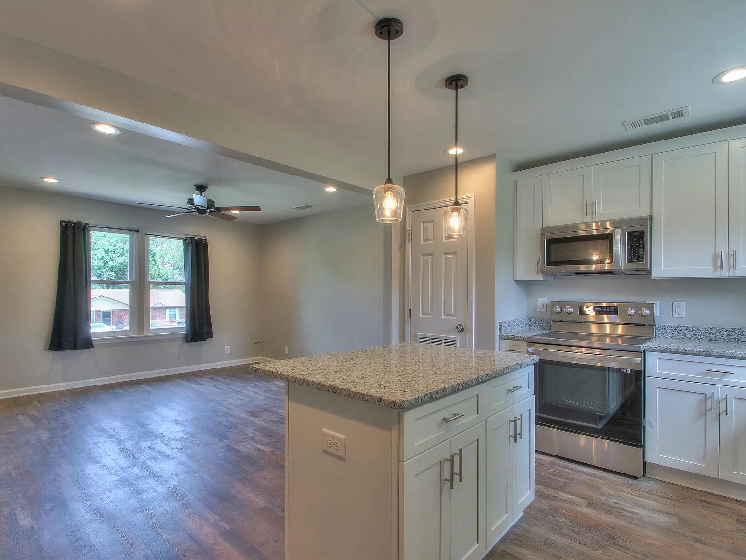 786 Garrison Dr — Photo 4