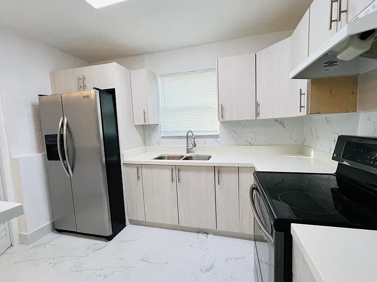 525 NW 22nd Ave — Photo 10