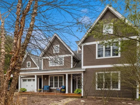 9982 Cottage Ln, Union Pier, MI 49129