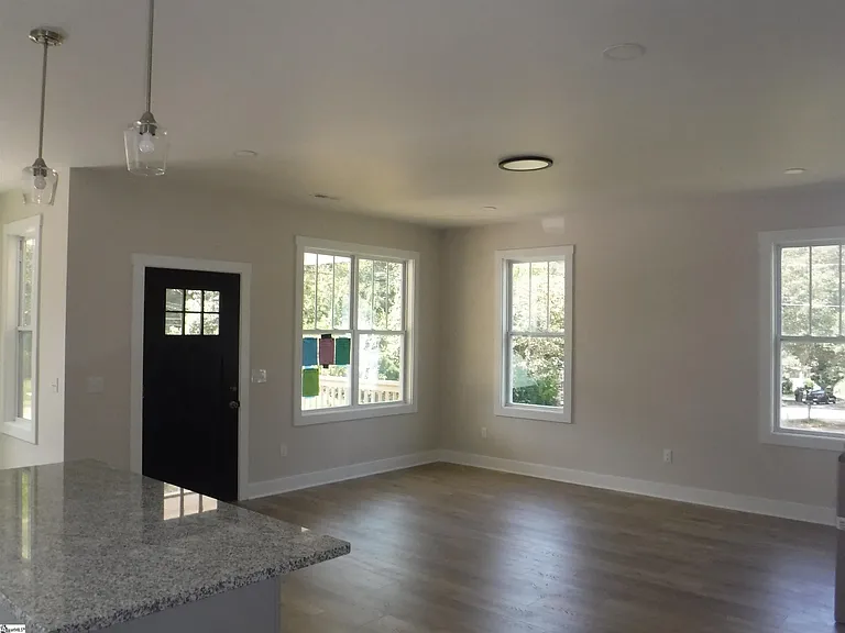 504 Greenlea St — Photo 2