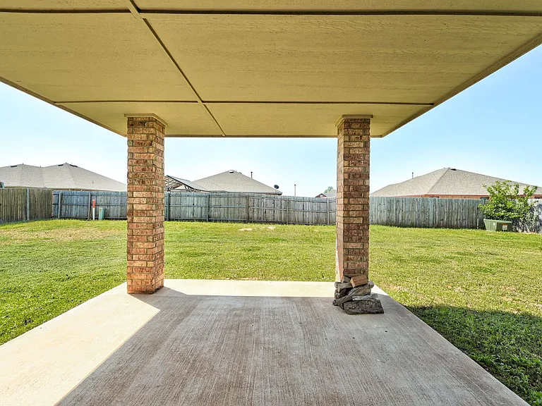 915 Lazywood Dr — Photo 36