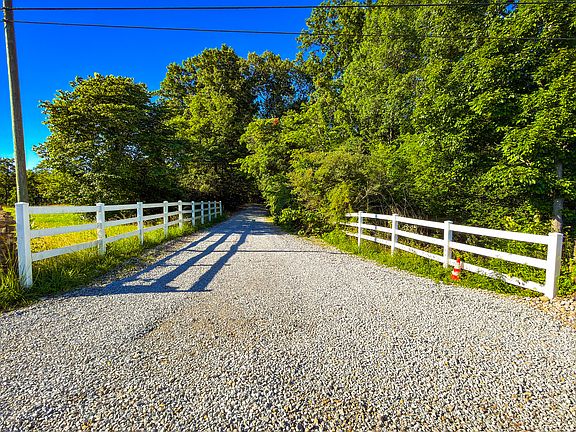 5th image of 1 Beech Tree Rd