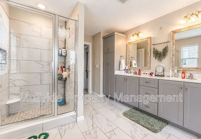 560 Hampton Dr — Photo 23