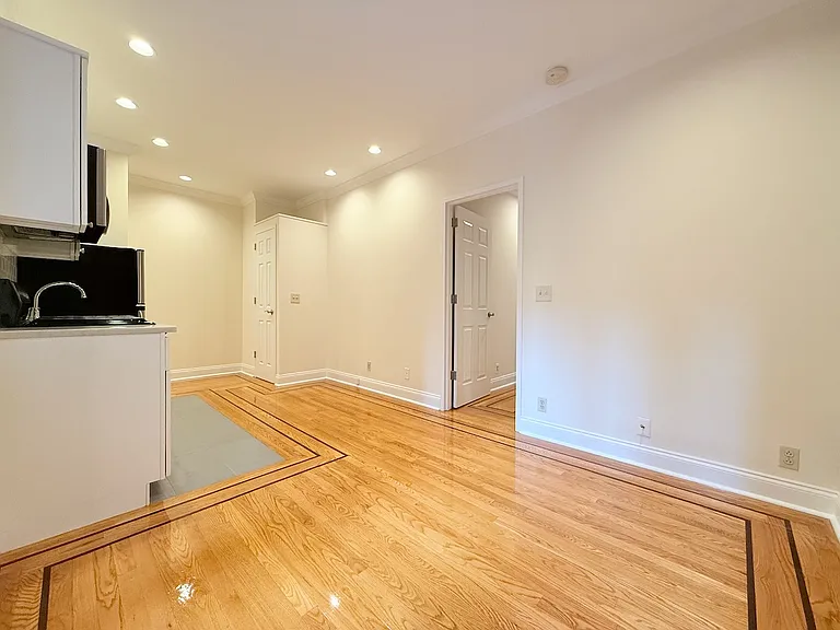 61 W 10th St #2D — Photo 4