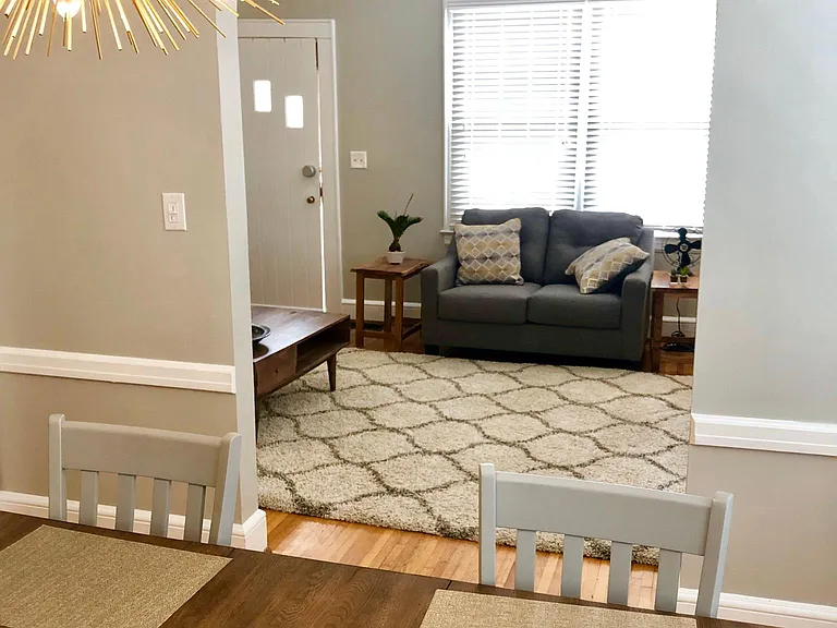2132 Scott Ave — Photo 8