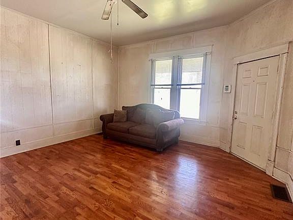 4th image of 402 W Murray Ln