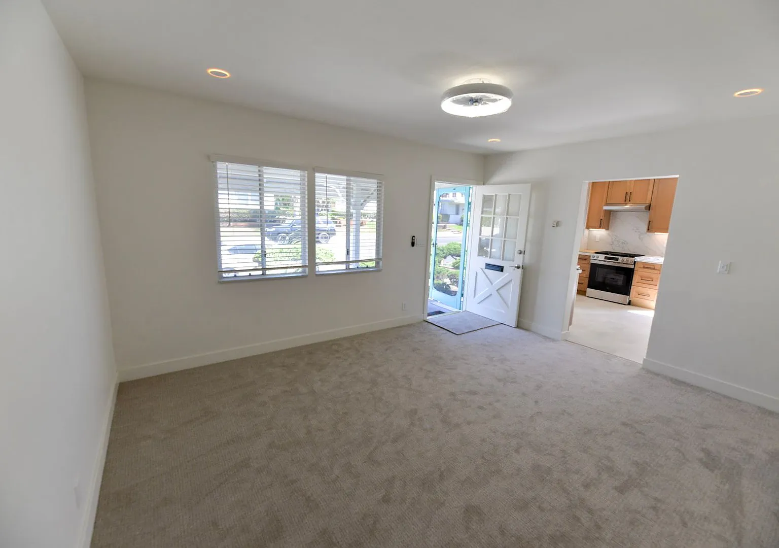 4 bed, 2.0 bath, 1168 sqft, $4,999 — Photo 3