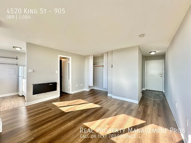 4520 King St #905 — Photo 2