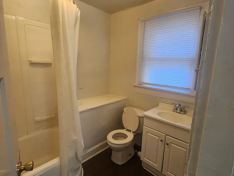 339 S Parker Ave — Photo 5