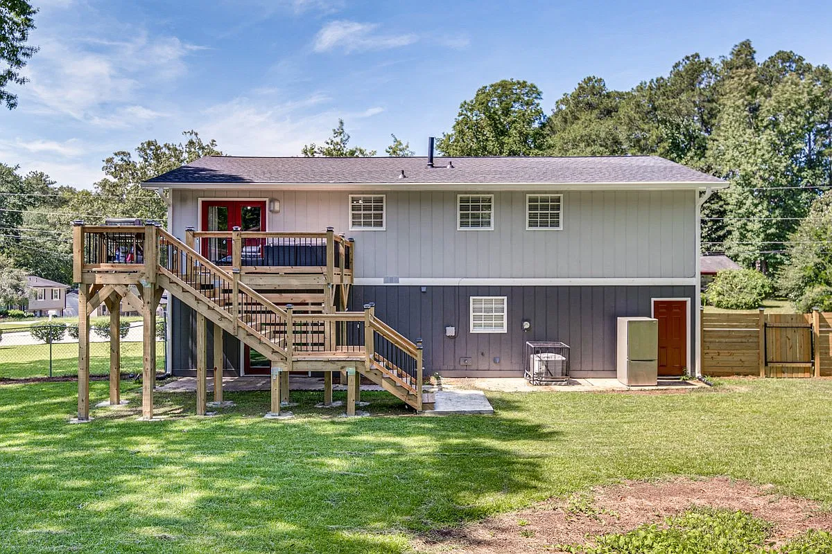 5 bed, 1148 sqft, $3,400 — Photo 3