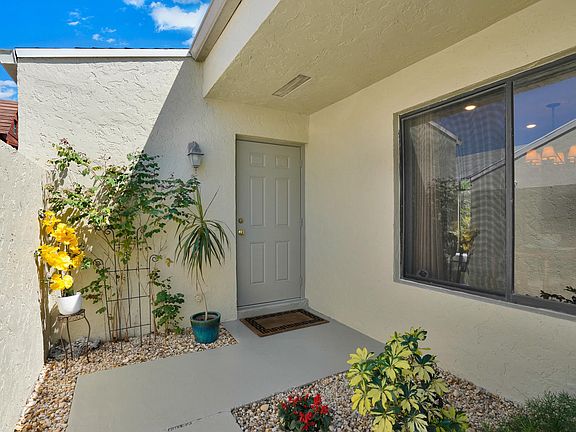 3rd image of 855 NW 22nd Ave
