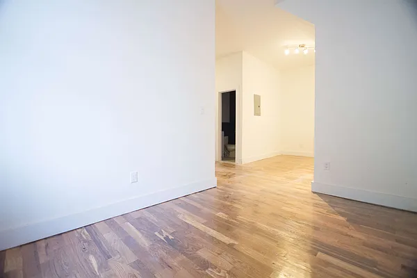 Rented by Nooklyn NYC LLC | media 18