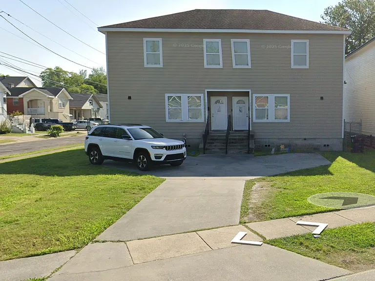 3925 Clematis St — Photo 2