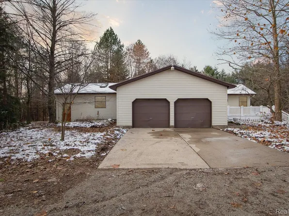 2230 Valley Hwy, Charlotte, MI 48813