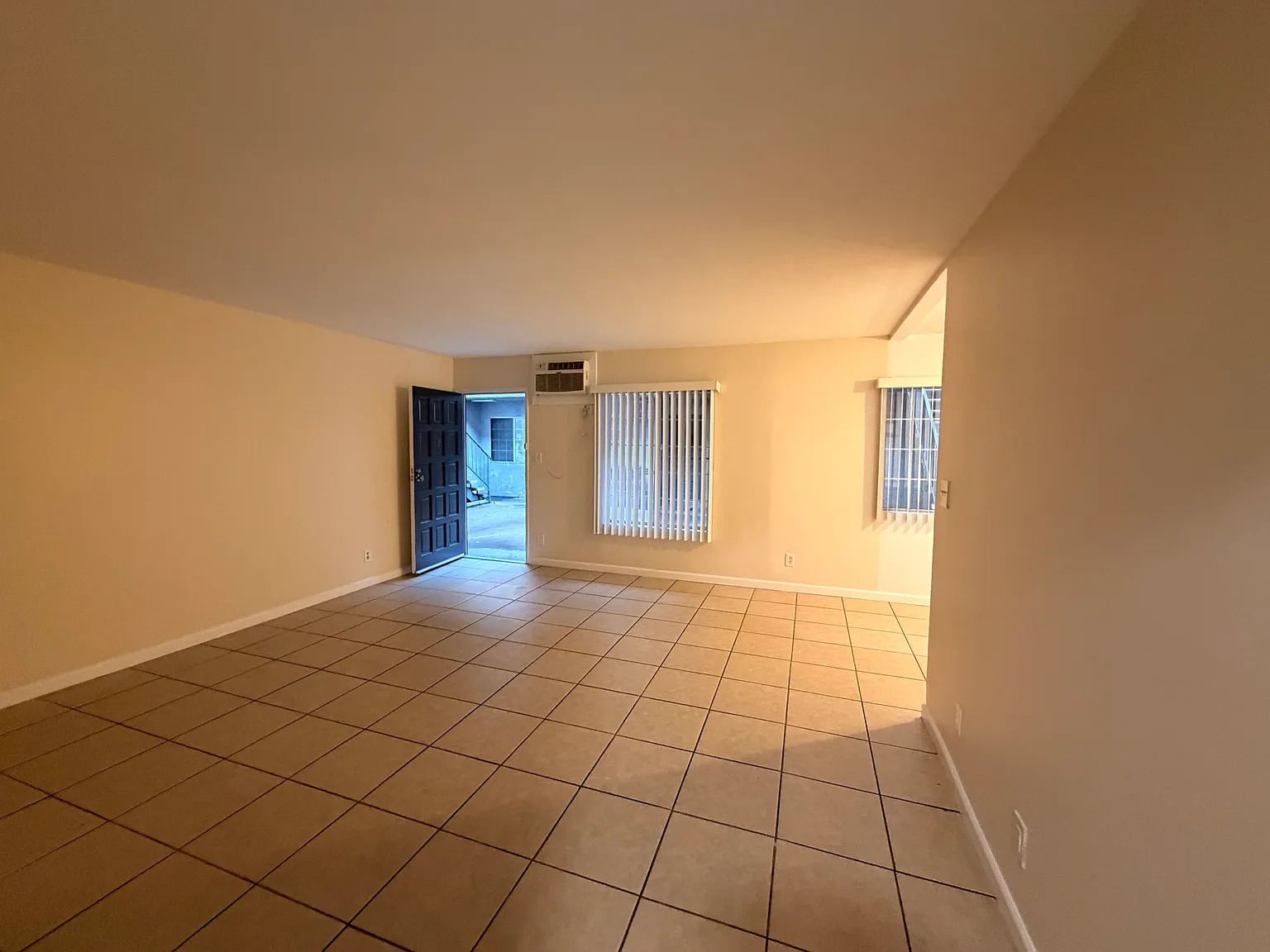 2 bed, 900 sqft, $2,350 — Photo 2
