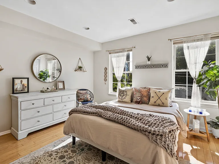 1129 N Orianna St — Photo 20
