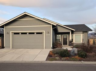 288 Oak Valley Dr, Talent, OR 97540