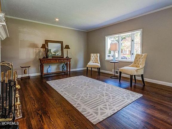 4th image of 170 Oxford Avenue