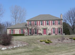 36W050 Fieldcrest Dr, St Charles, IL 60175